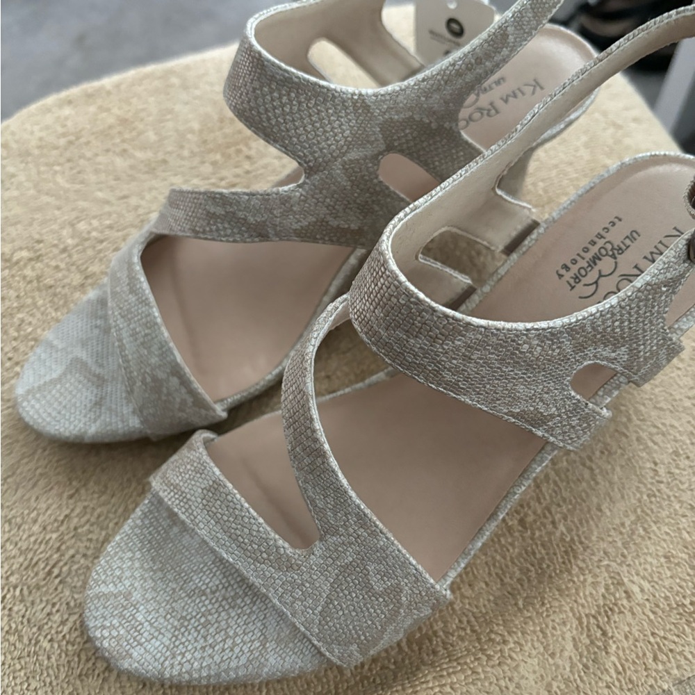 Shoes womens, size 9.5 new